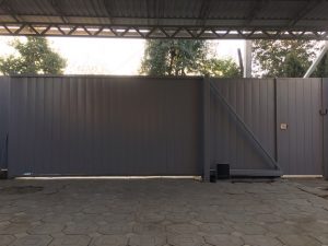 Ворота в Армавире